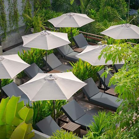 Eightfold Urban Resort Siem Reap Eksteriør bilde The pool at the hotel