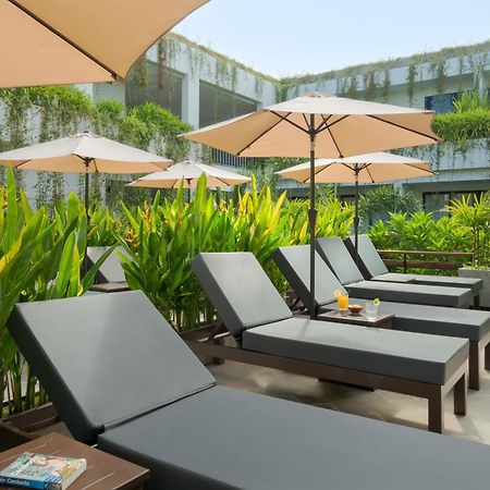 Eightfold Urban Resort Siem Reap Eksteriør bilde Pool Deck