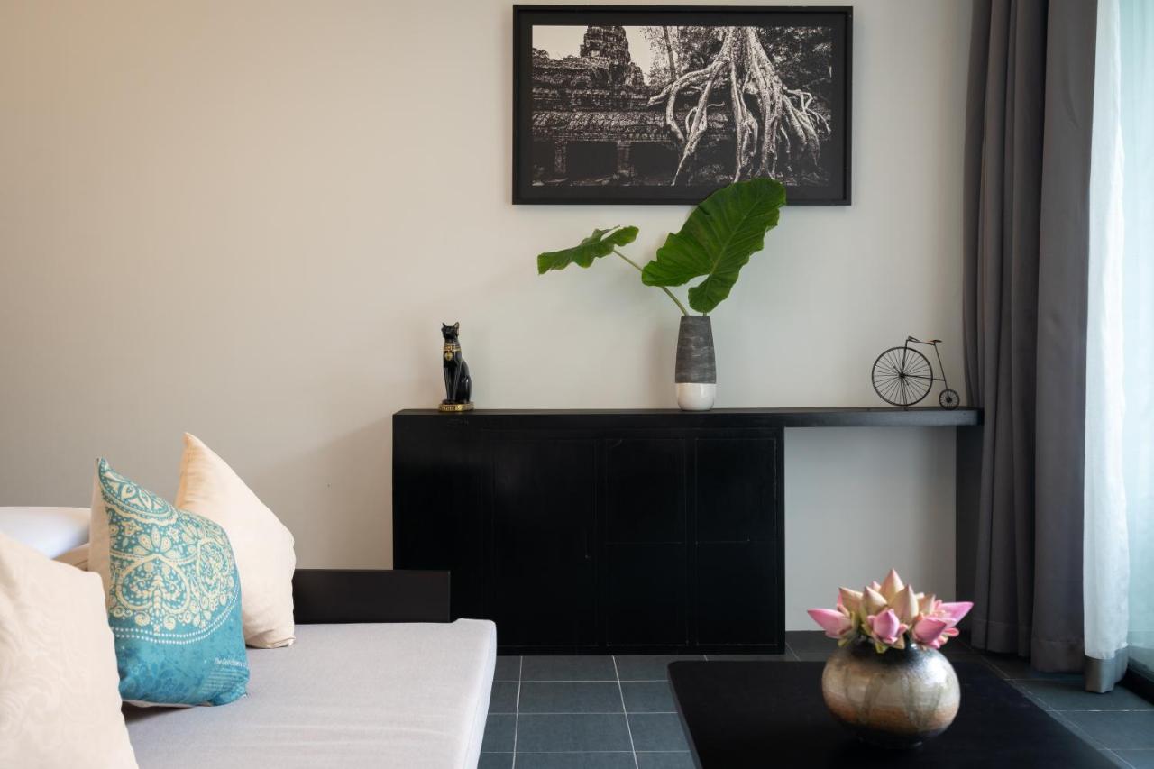 Eightfold Urban Resort Siem Reap Eksteriør bilde A living room in a modern house