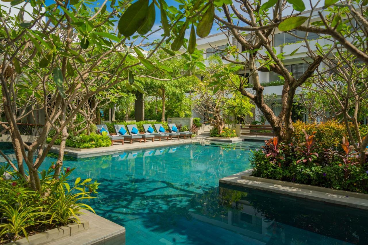 Eightfold Urban Resort Siem Reap Eksteriør bilde The pool at the hotel