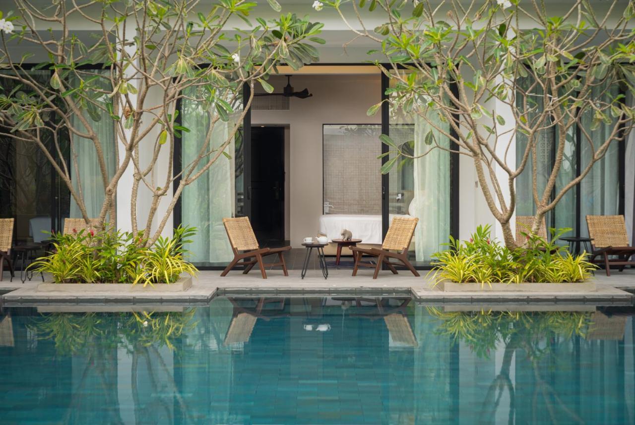 Eightfold Urban Resort Siem Reap Eksteriør bilde The pool at the hotel