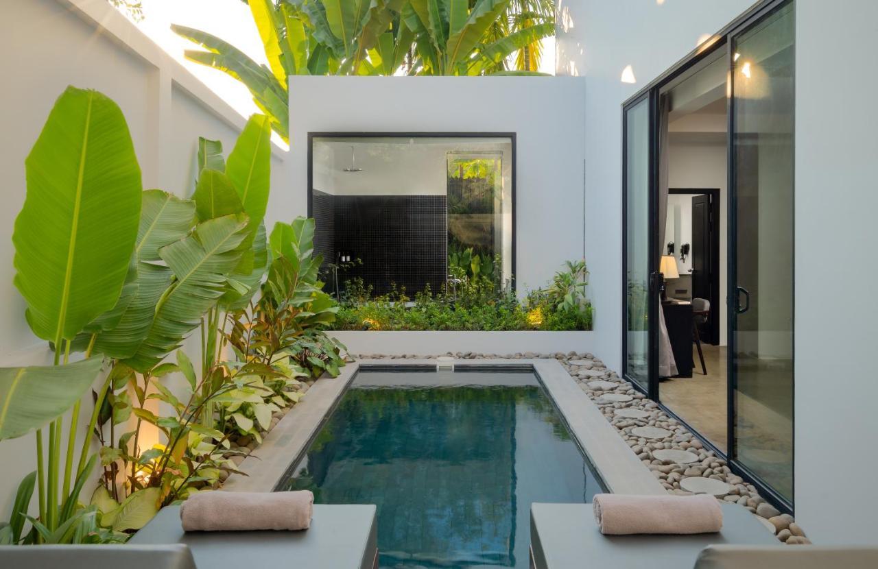 Eightfold Urban Resort Siem Reap Eksteriør bilde A private pool at a hotel